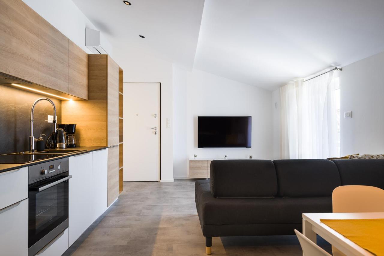 Apartmani Ana 2 I 3 Malinska Exteriör bild